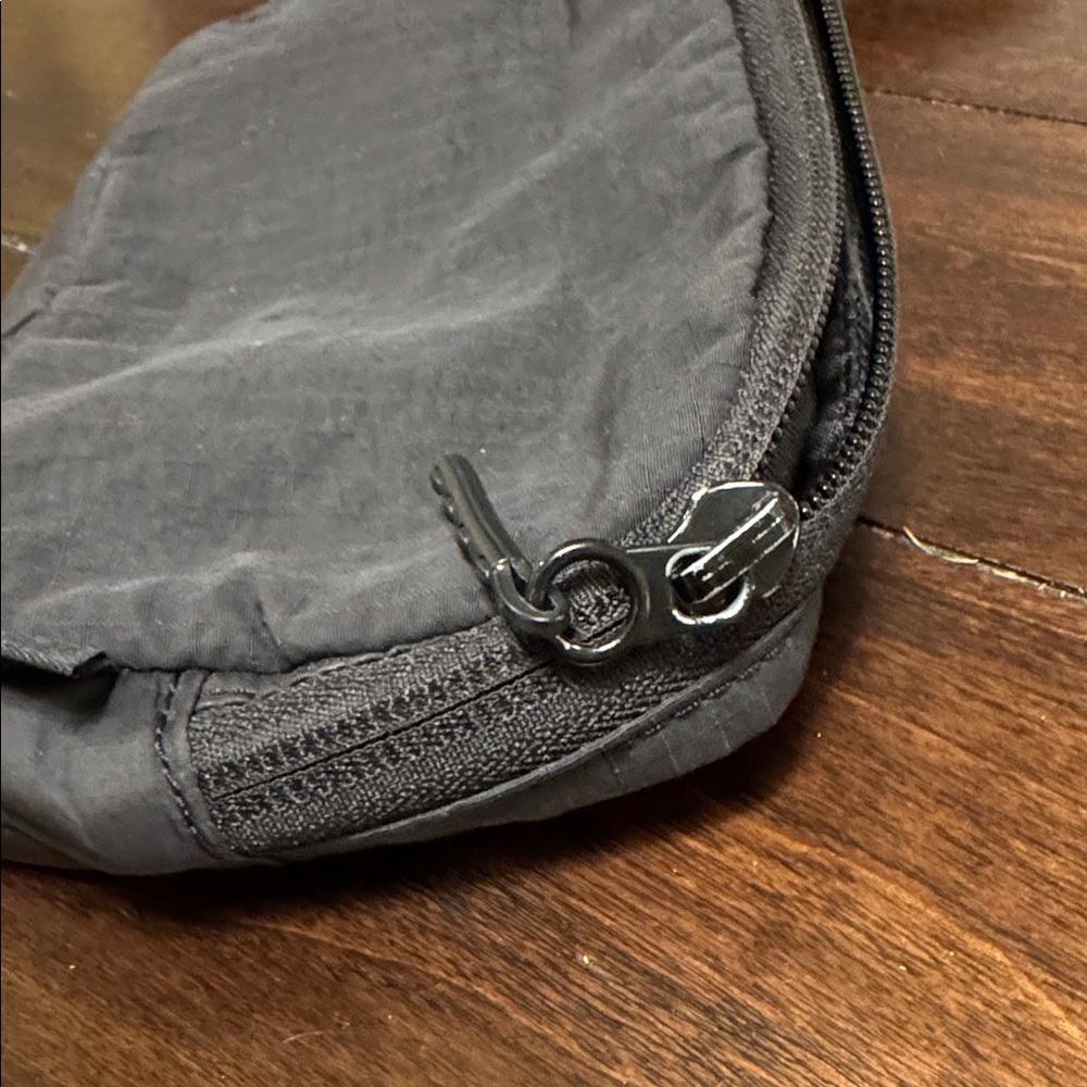 lululemon athletica mini Belt Bag Unisex - Like new (slightly used) - Picture 7 of 8